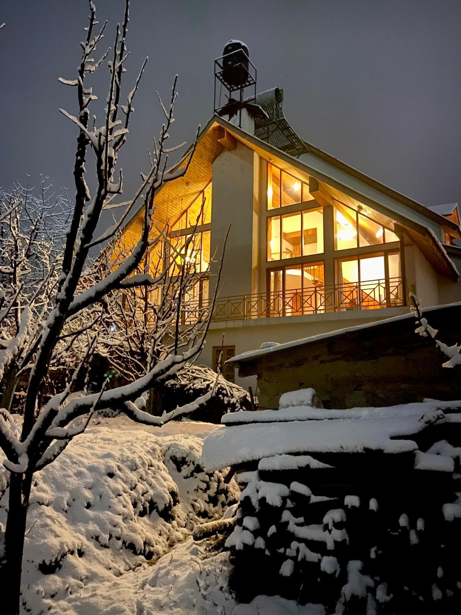 The Wooden Chalet, Manali Exteriér fotografie